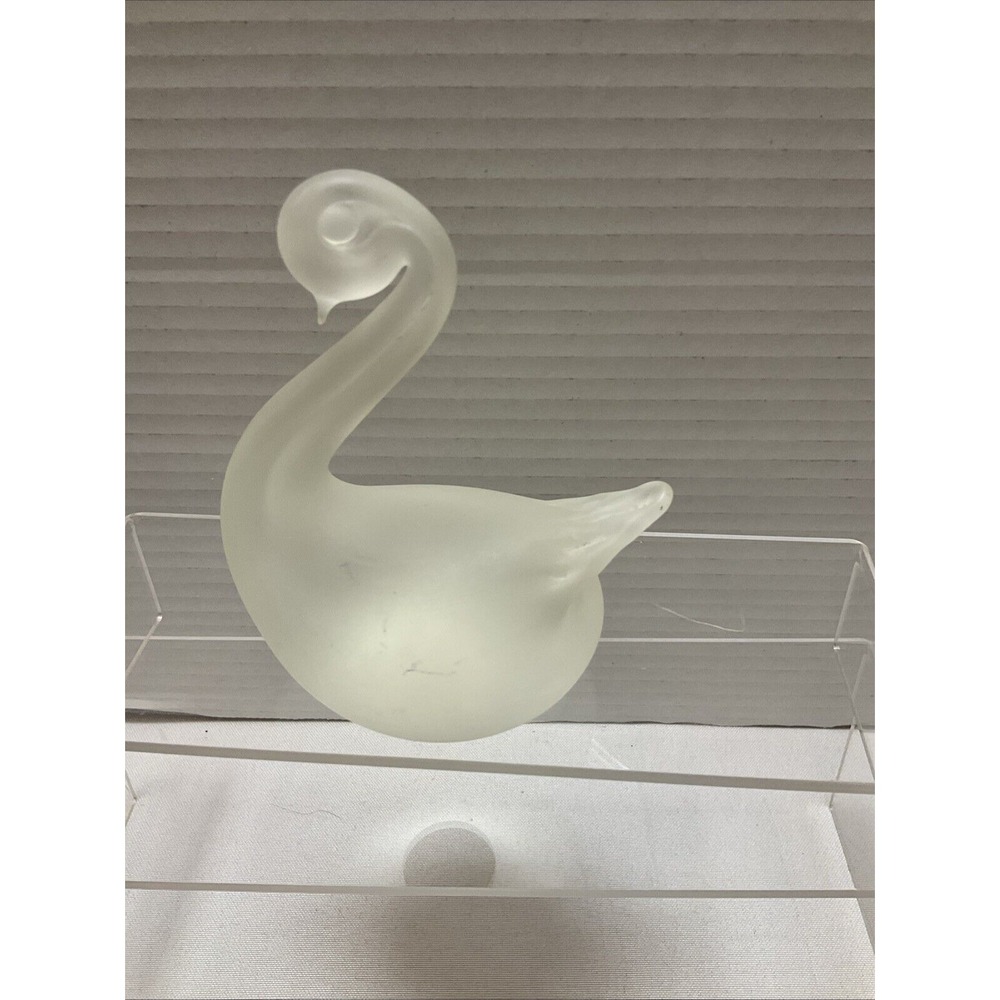Vintage Titan Art Glass Frosted Swan Hand Blown Figurine Made In‎ USA - Picture 2 of 7